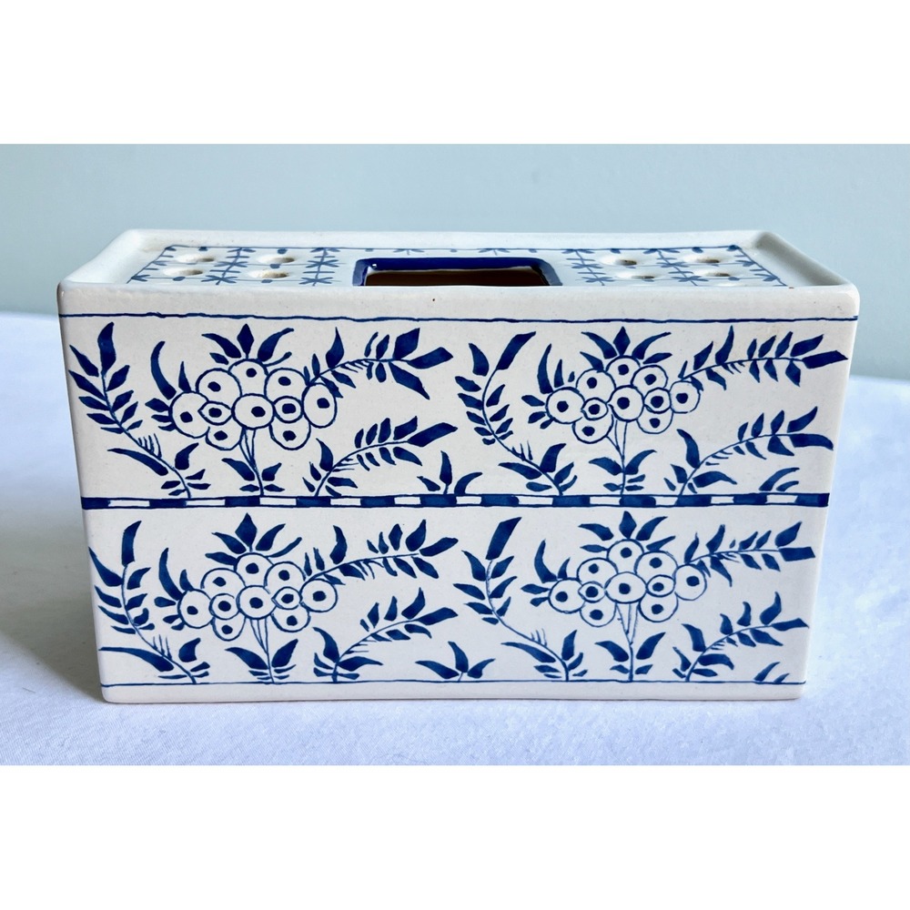 Royal Goedewaagen Delft Blue White Flower Brick Frog Williamsburg Holland